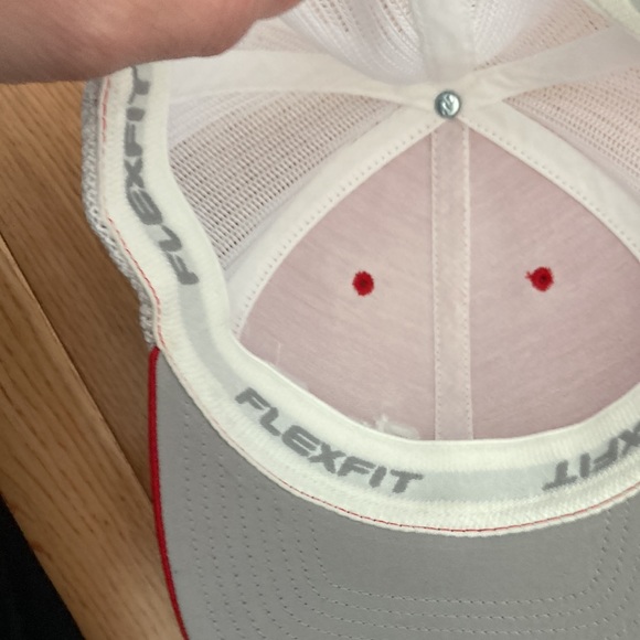 Flexfit red and white FireFly hat - Picture 4 of 4